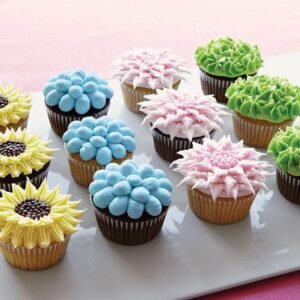 150722 Fanciful-Two-Toned-Floral-Cupcakes-large